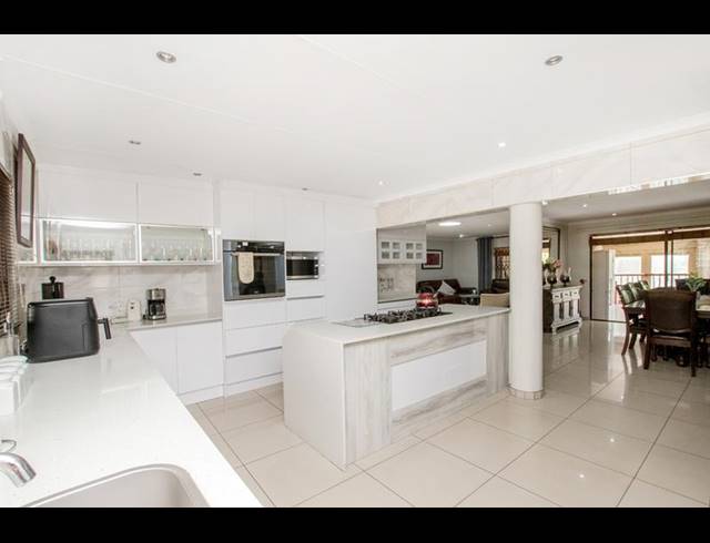 4 BEDROOM HOUSE FOR SALE IN RANGE VIEW